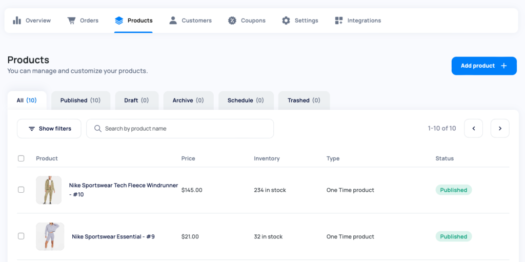 Zrzut ekranu przedstawia interfejs zarządzania produktami w sklepie internetowym. W górnej części znajduje się pasek nawigacyjny z zakładkami Overview, Orders, Products, Customers, Coupons, Settings i Integrations. Aktywna jest zakładka Products. Poniżej widnieje opis zarządzania produktami. Tabela zawiera kolumny: Product, Price, Inventory, Type i Status. Widoczne są dwa produkty: Nike Sportswear Tech Fleece Windrunner za $145.00 z 234 sztukami w magazynie oraz Nike Sportswear Essential za $21.00 z 32 sztukami w magazynie. Produkty mają status Published. Na końcu listy znajdują się przyciski do nawigacji między stronami.